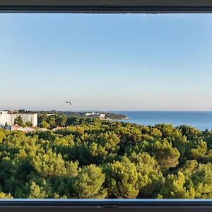 https://top-floor-modern-apartment-with-incredible-views.in-istria.net